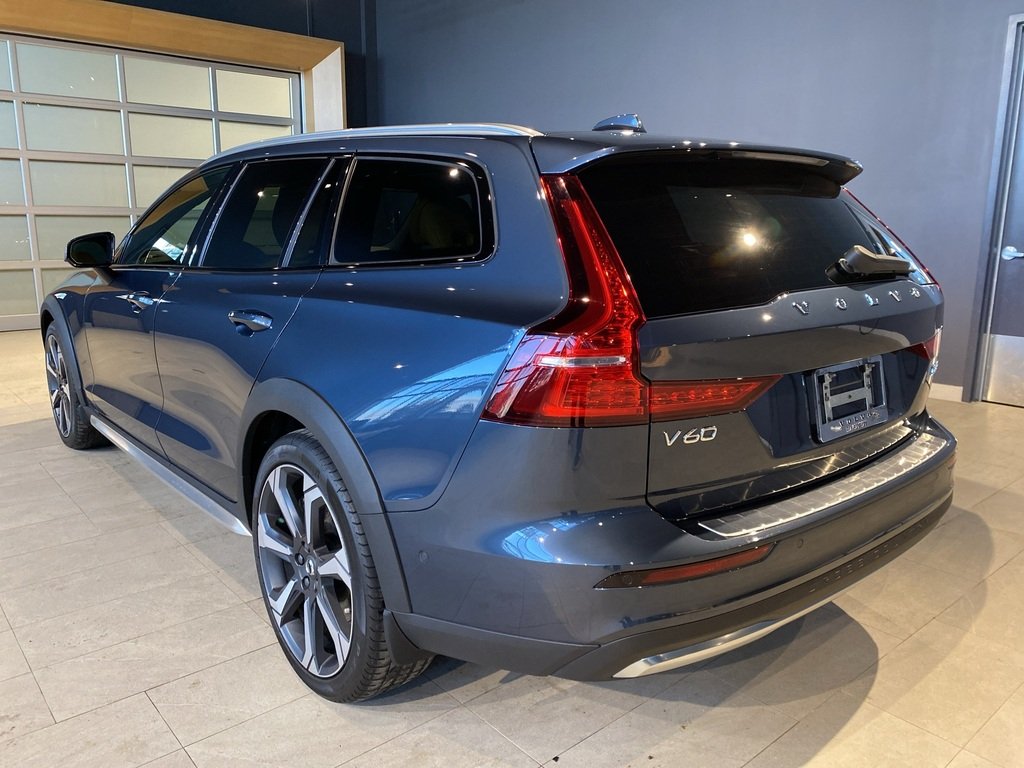 2025 Volvo V60 Cross Country B5 AWD Ultra-2