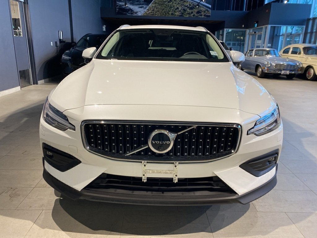 2025 Volvo V60 Cross Country B5 AWD Plus-7