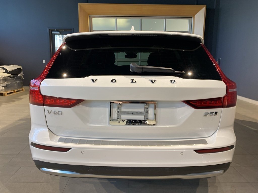 2025 Volvo V60 Cross Country B5 AWD Plus-3
