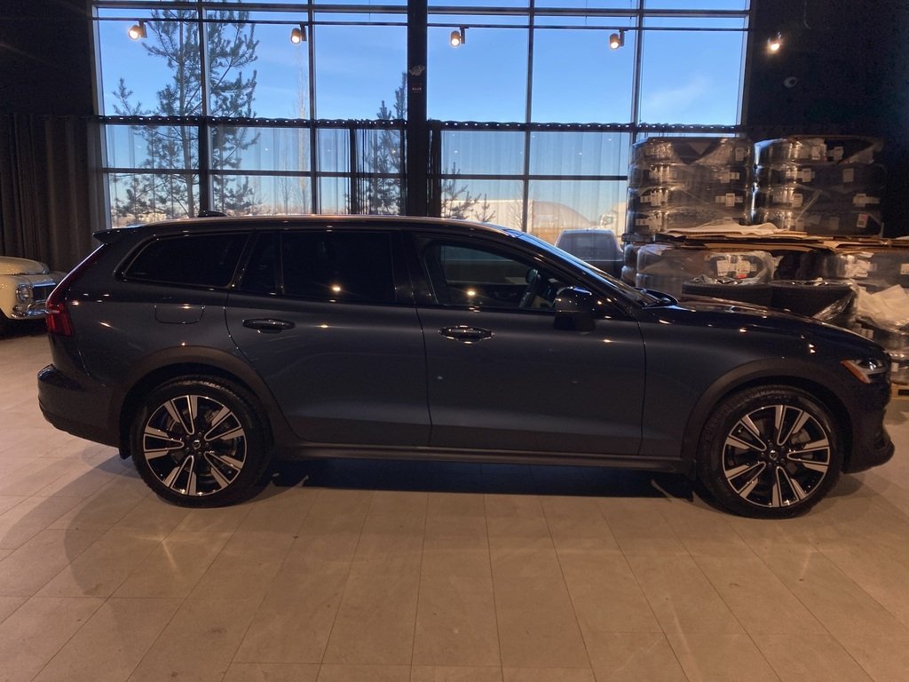 2025 Volvo V60 Cross Country B5 AWD Plus-5