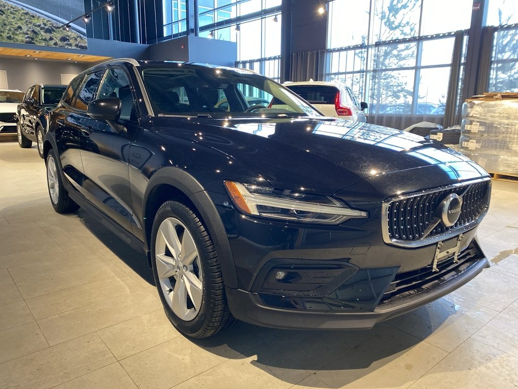 2025 Volvo V60 Cross Country B5 AWD Core-6
