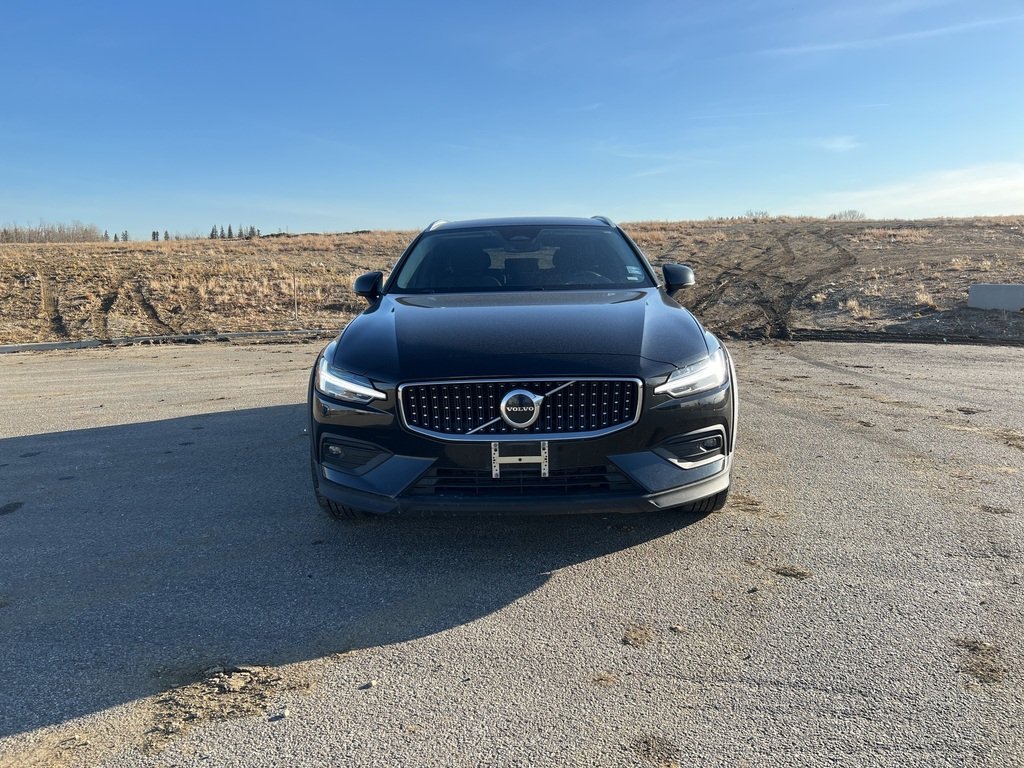 2025 Volvo V60 Cross Country B5 AWD Core-0