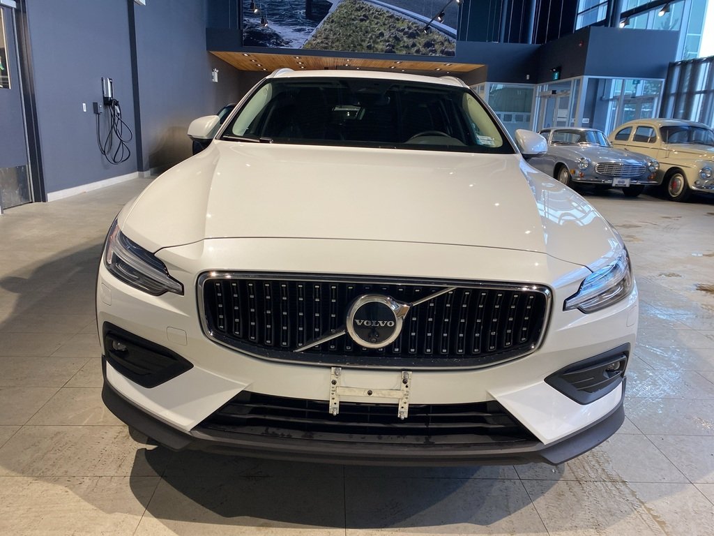 2025 Volvo V60 Cross Country B5 AWD Plus-7