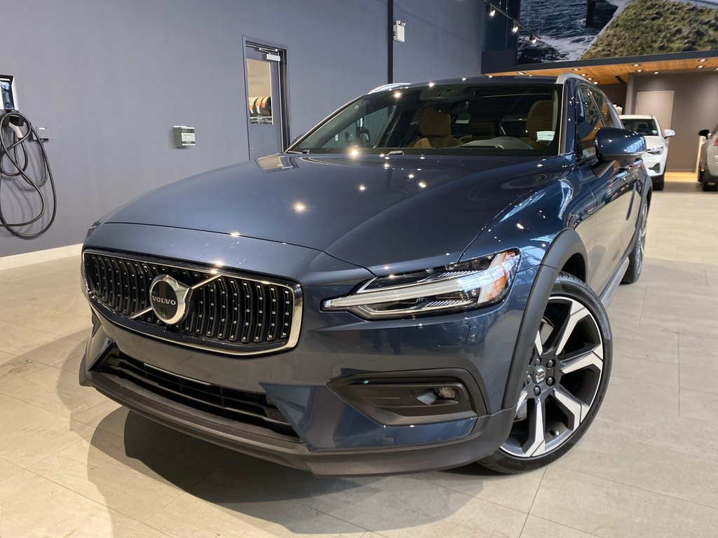 2025 Volvo V60 Cross Country Ultra-0