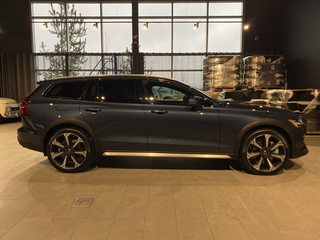 2025 Volvo V60 Cross Country Ultra-5