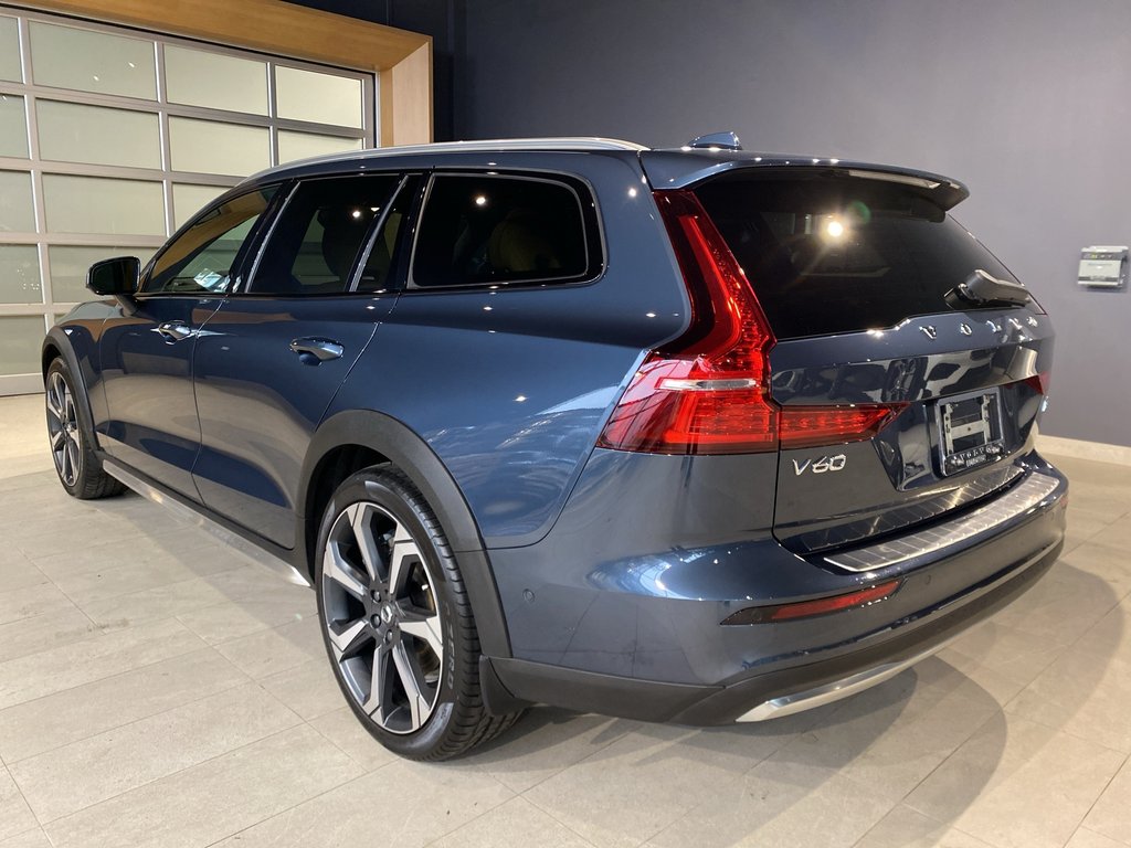 2025 Volvo V60 Cross Country Ultra-2