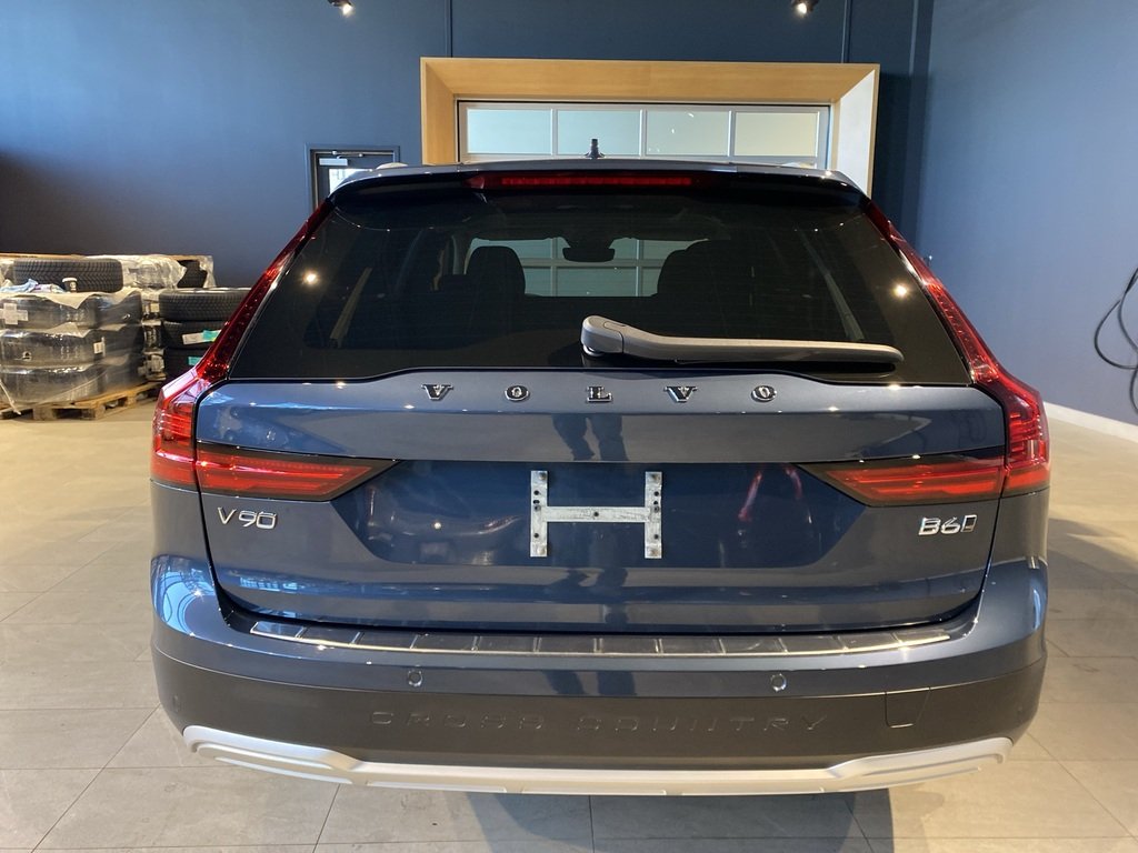 2023 Volvo V90 Cross Country B6 AWD Ultimate-3