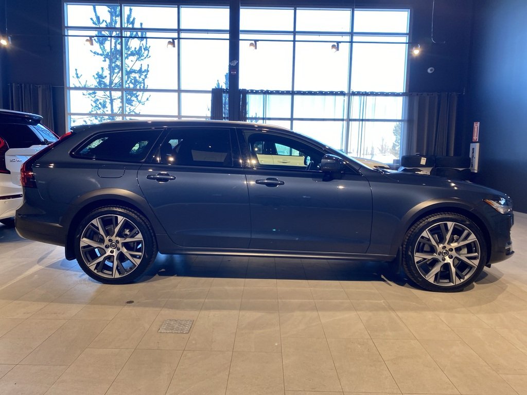 2023 Volvo V90 Cross Country B6 AWD Ultimate-5