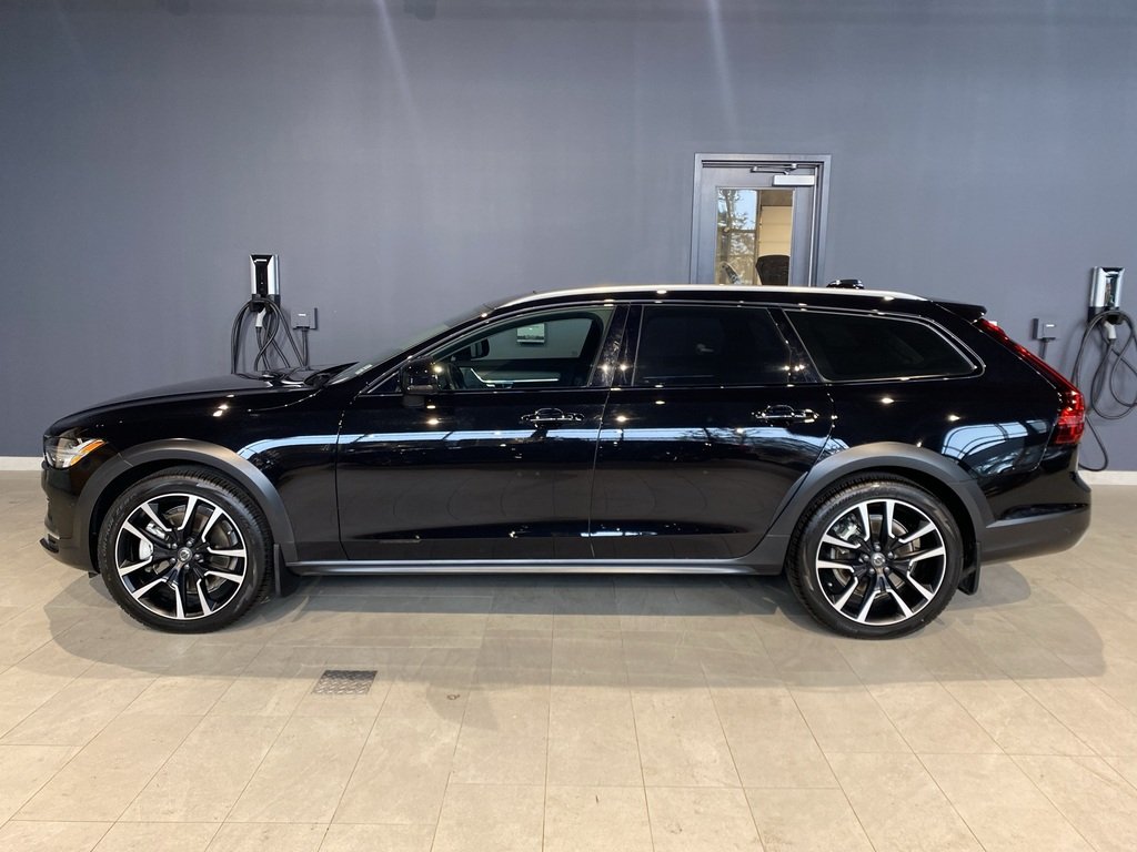 2025 Volvo V90 Cross Country B6 AWD Plus-1