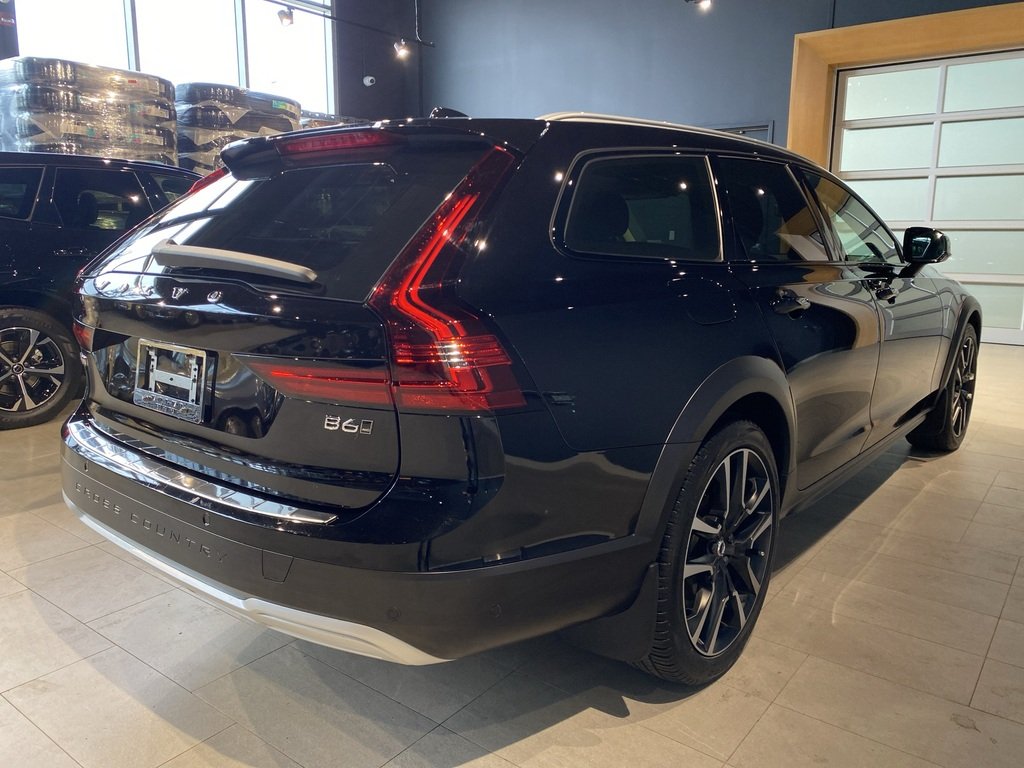2025 Volvo V90 Cross Country B6 AWD Plus-4