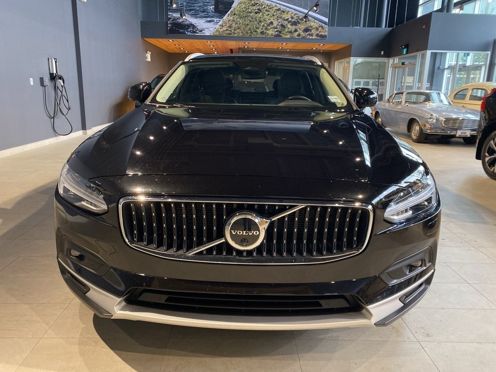 2025 Volvo V90 Cross Country B6 AWD Plus-7