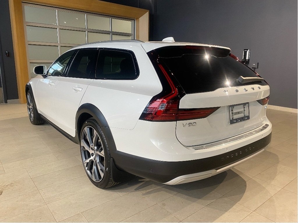 2025 Volvo V90 Cross Country B6 AWD Ultra-2