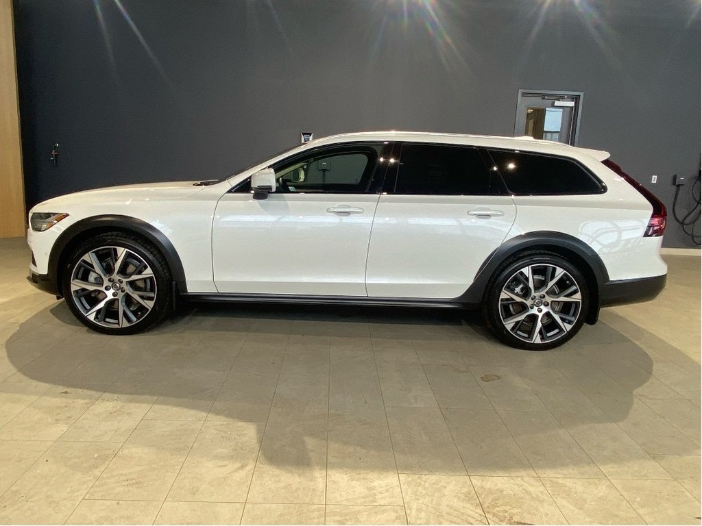 2025 Volvo V90 Cross Country B6 AWD Ultra-1