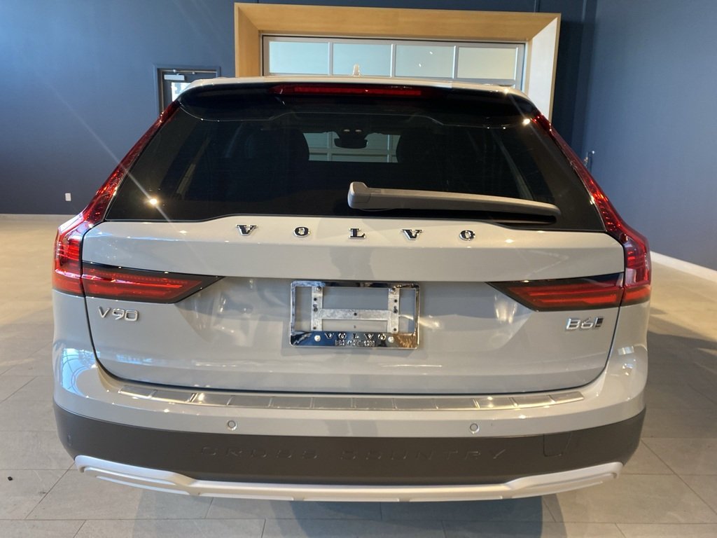 2025 Volvo V90 Cross Country B6 AWD Plus-3
