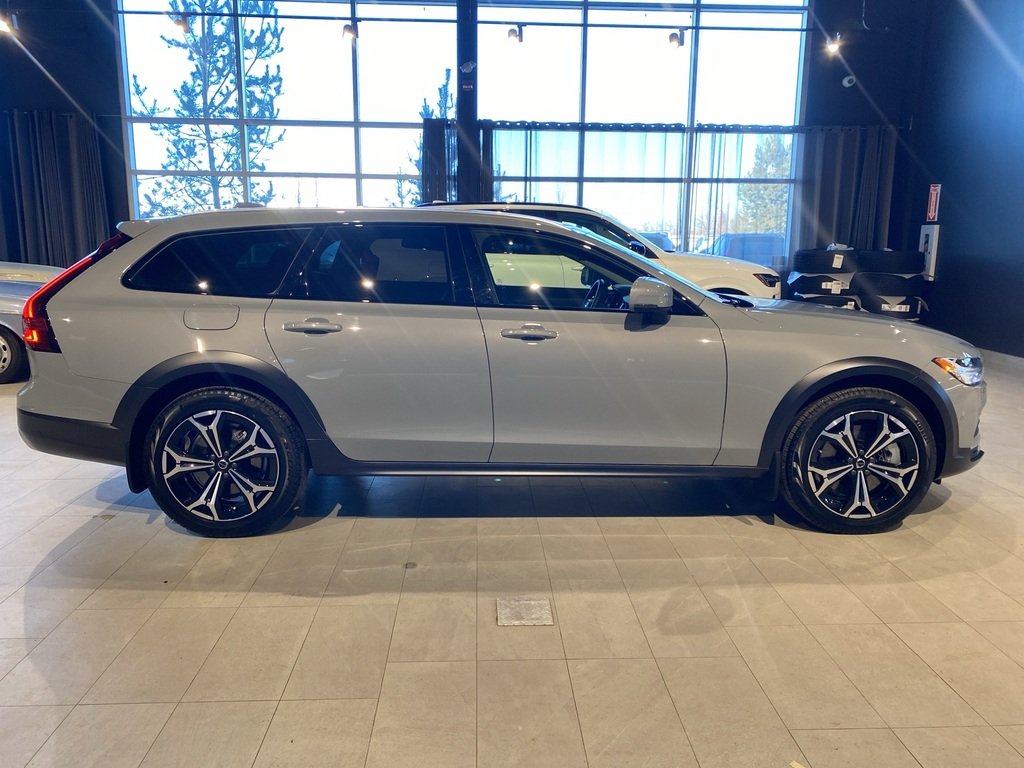 2025 Volvo V90 Cross Country B6 AWD Plus-5