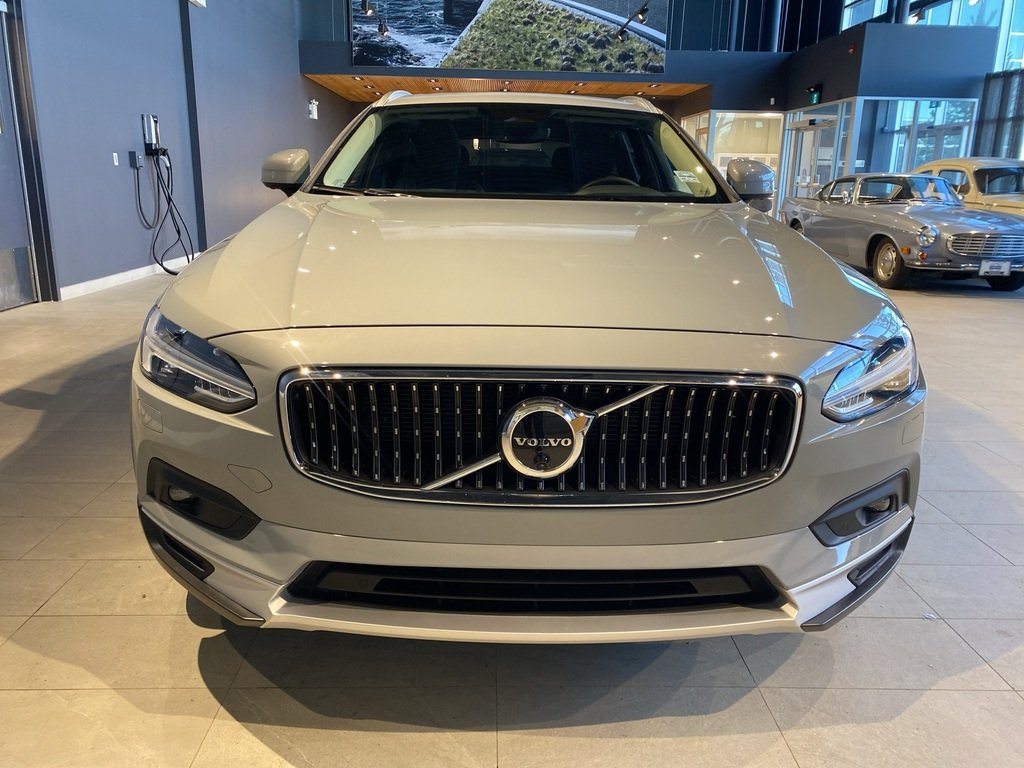 2025 Volvo V90 Cross Country B6 AWD Plus-7