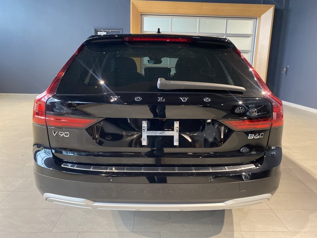 2025 Volvo V90 Cross Country B6 AWD Plus-3