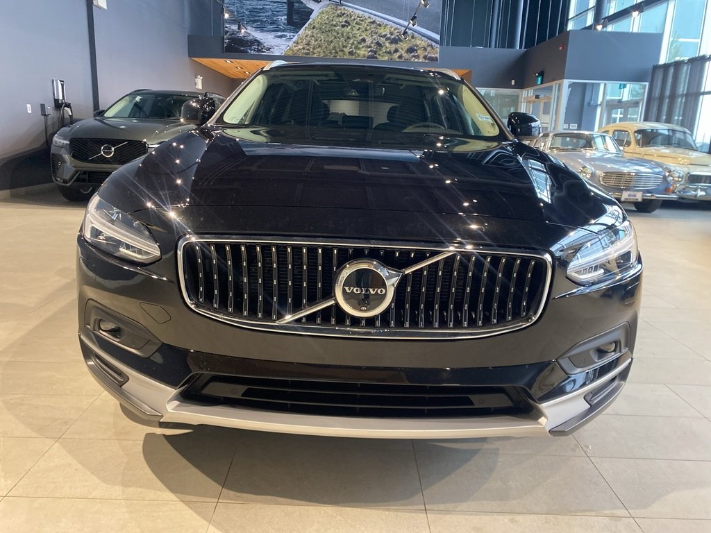 2025 Volvo V90 Cross Country B6 AWD Plus-7