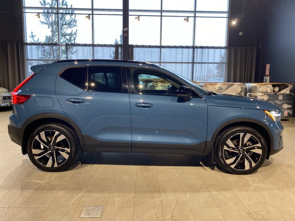 2023 Volvo XC40 B5 AWD Ultimate - Dark-5