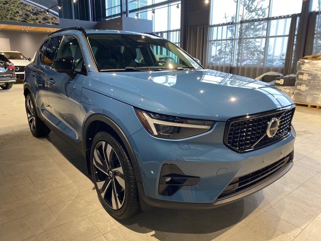 2023 Volvo XC40 B5 AWD Ultimate - Dark-6