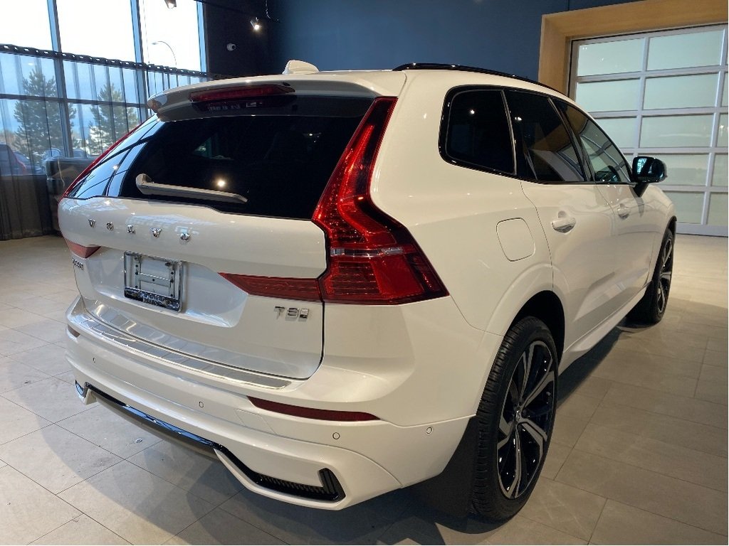 2025 Volvo XC60 Plug-In Hybrid T8 AWD Ultra Dark Theme-4