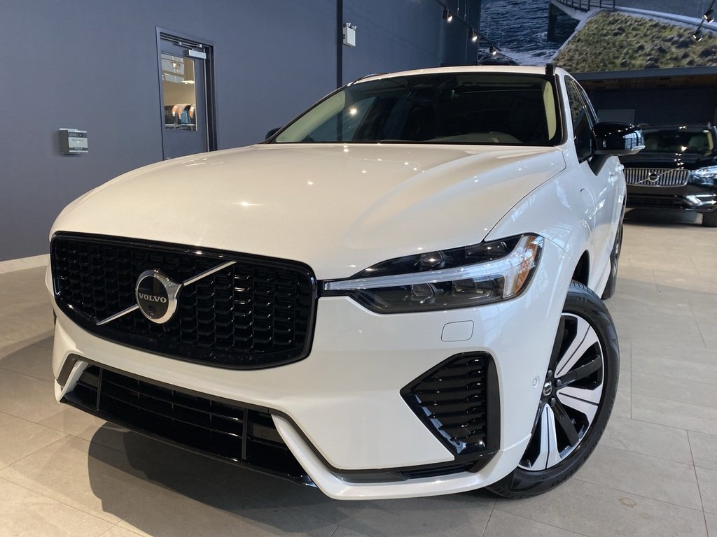 2025 Volvo XC60 Plug-In Hybrid T8 AWD Plus Dark Theme-0
