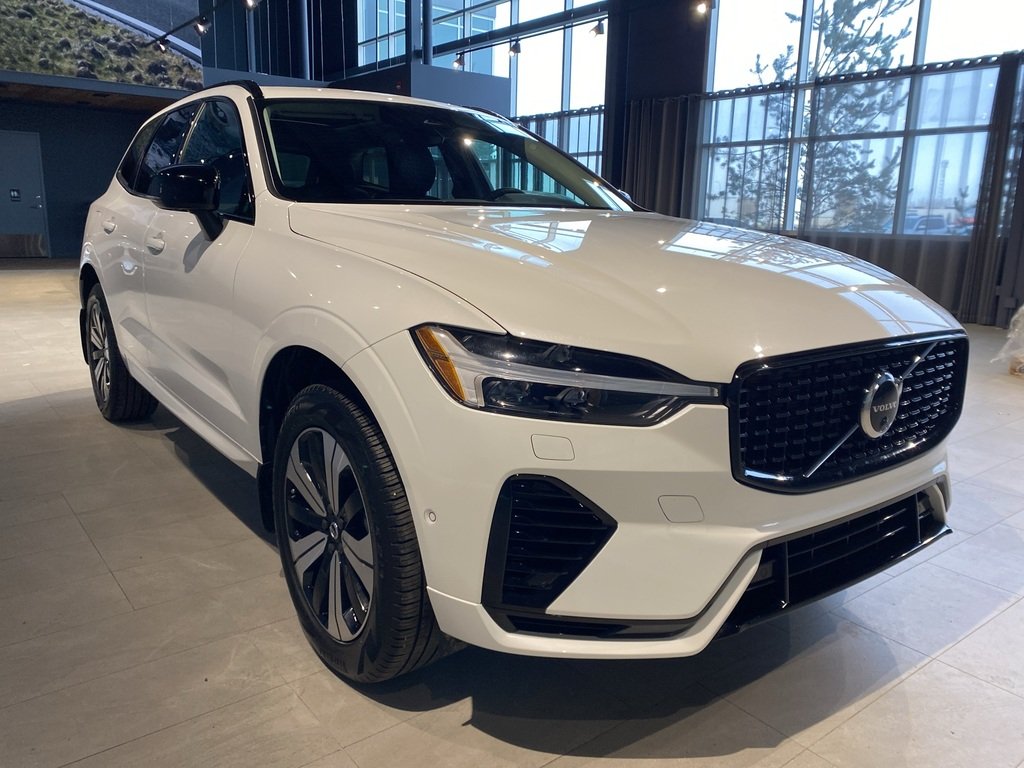 2025 Volvo XC60 Plug-In Hybrid T8 AWD Plus Dark Theme-6