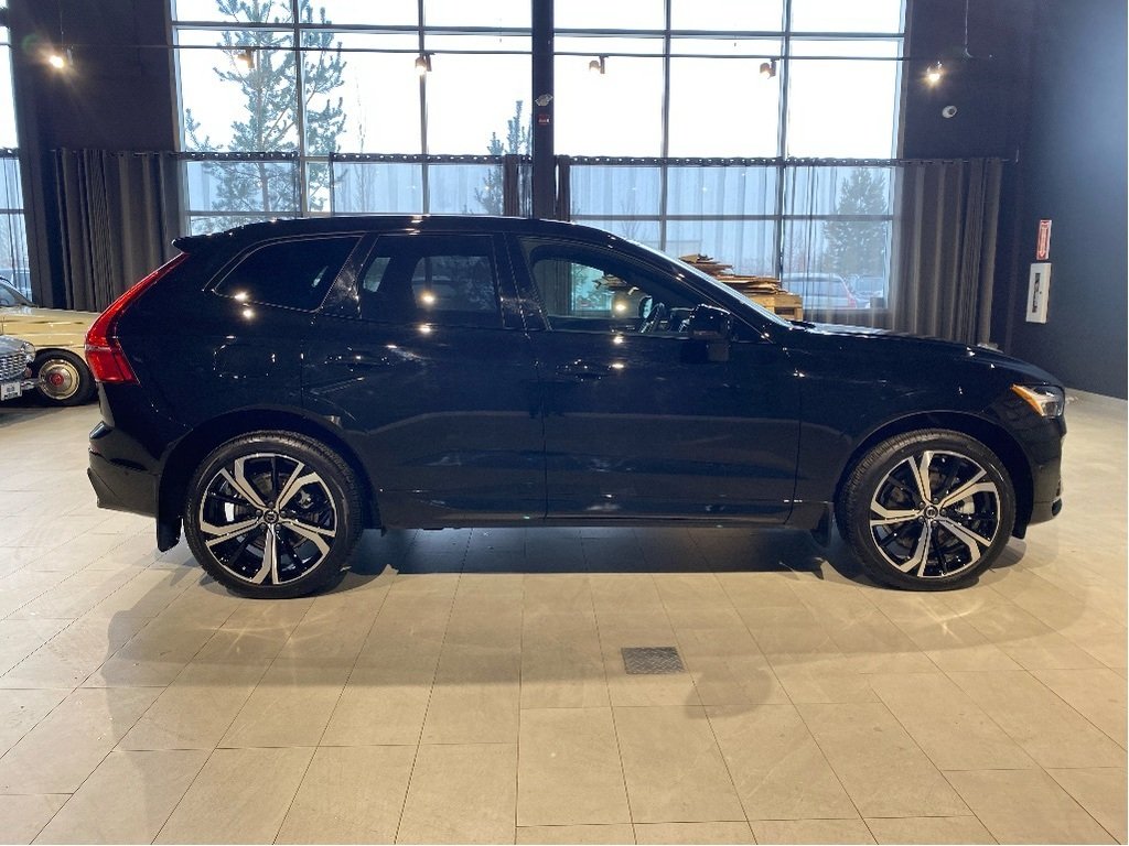 2025 Volvo XC60 Plug-In Hybrid T8 AWD Ultra Dark Theme-5