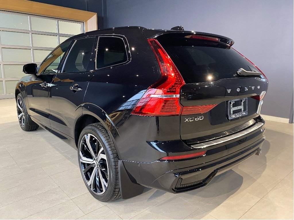 2025 Volvo XC60 Plug-In Hybrid T8 AWD Ultra Dark Theme-2