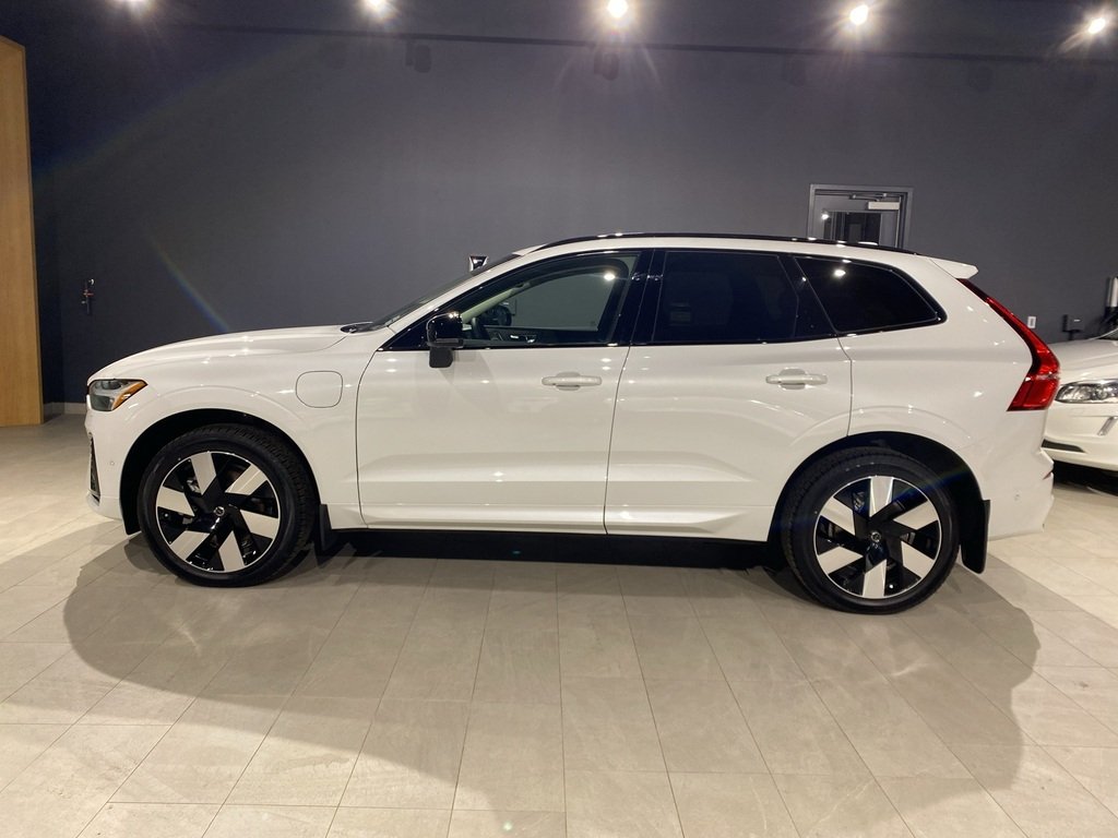 2025 Volvo XC60 Plug-In Hybrid T8 AWD Ultra Dark Theme-1