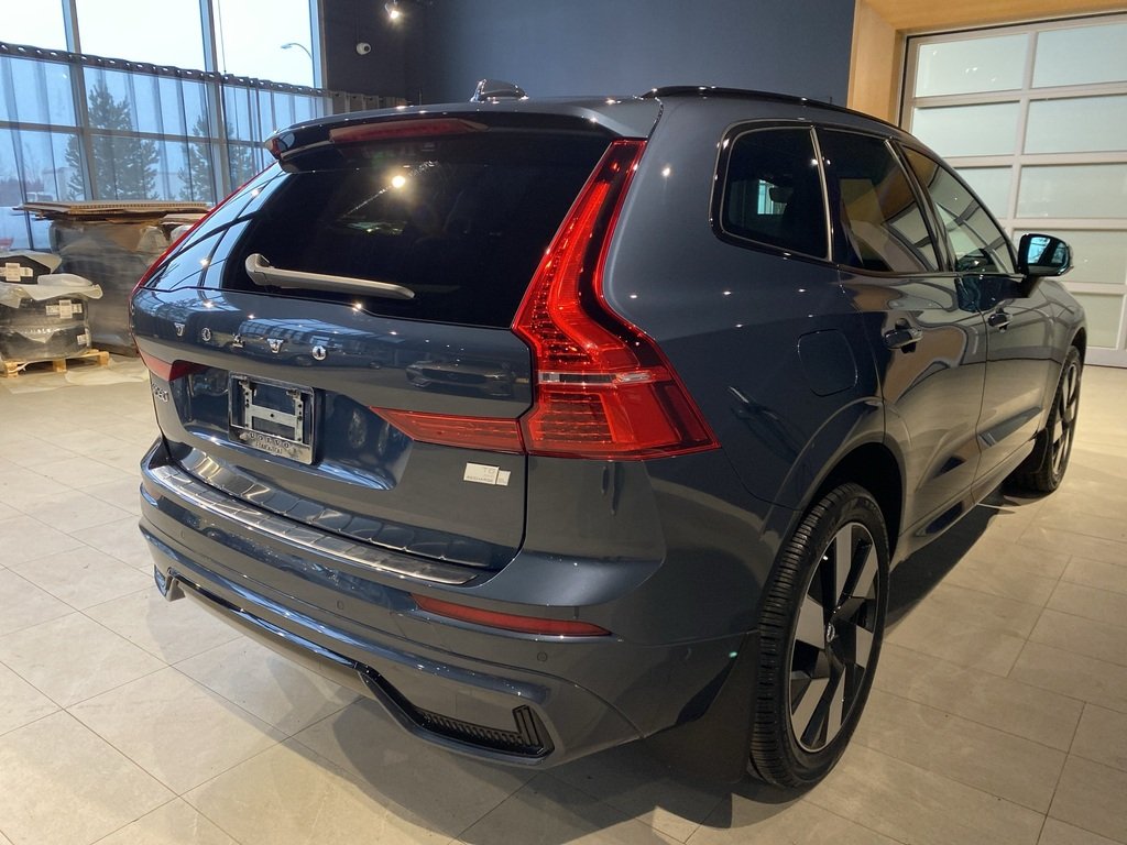 2024 Volvo XC60 Recharge T8 eAWD PHEV Ultimate Dark Theme-4