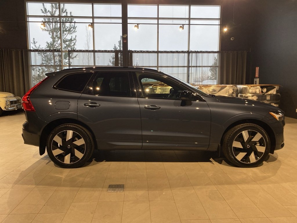 2024 Volvo XC60 Recharge T8 eAWD PHEV Ultimate Dark Theme-5