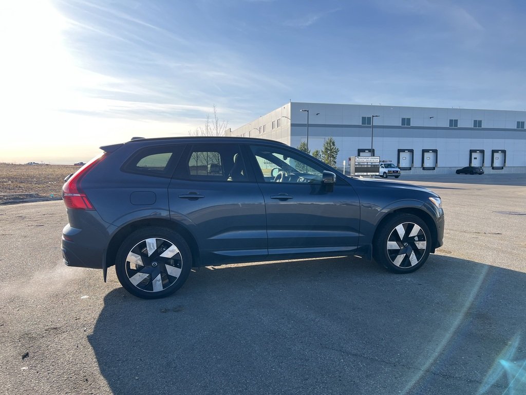 2024 Volvo XC60 Recharge T8 eAWD PHEV Ultimate Dark Theme-3