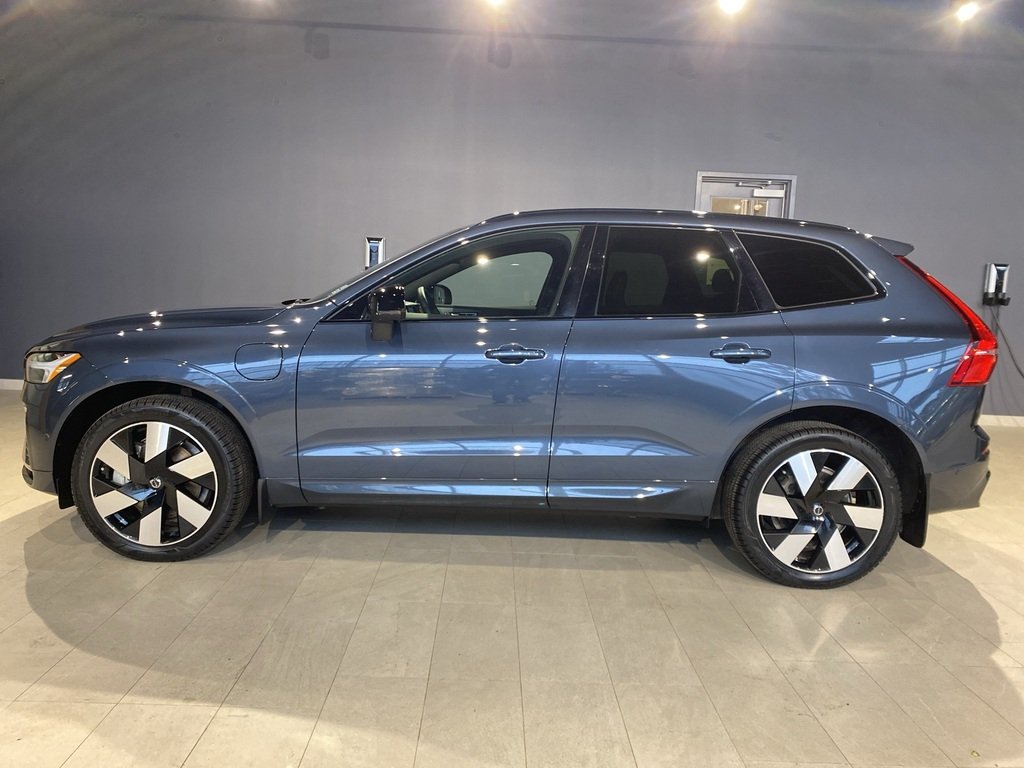 2024 Volvo XC60 Recharge T8 eAWD PHEV Ultimate Dark Theme-1
