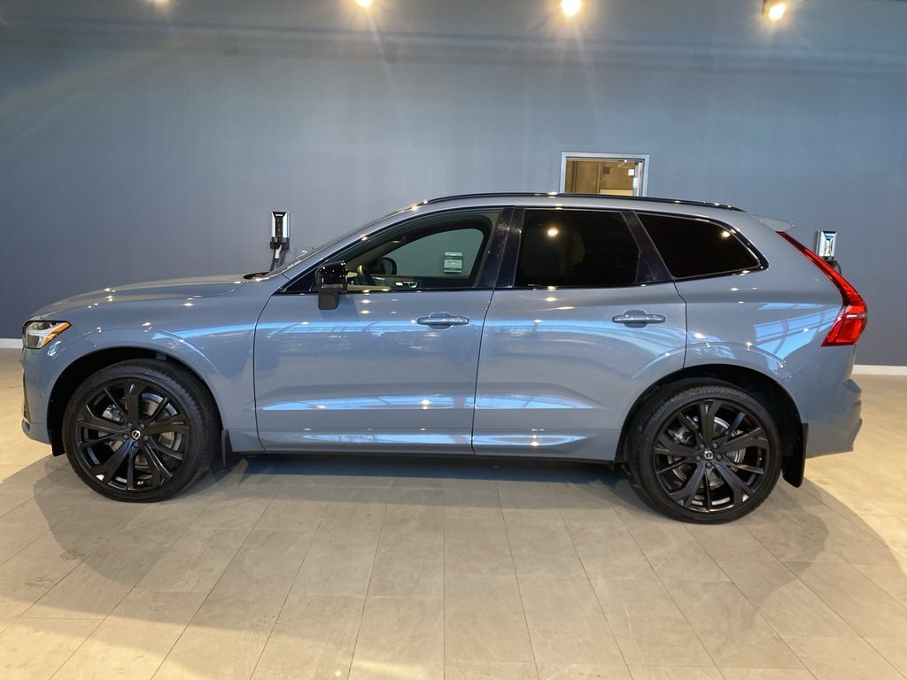 2022 Volvo XC60 B6 AWD R-Design-1