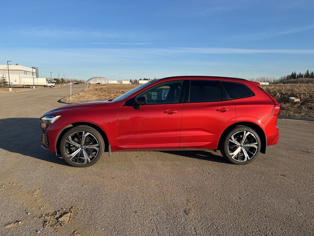 2022 Volvo XC60 B6 AWD R-Design-1