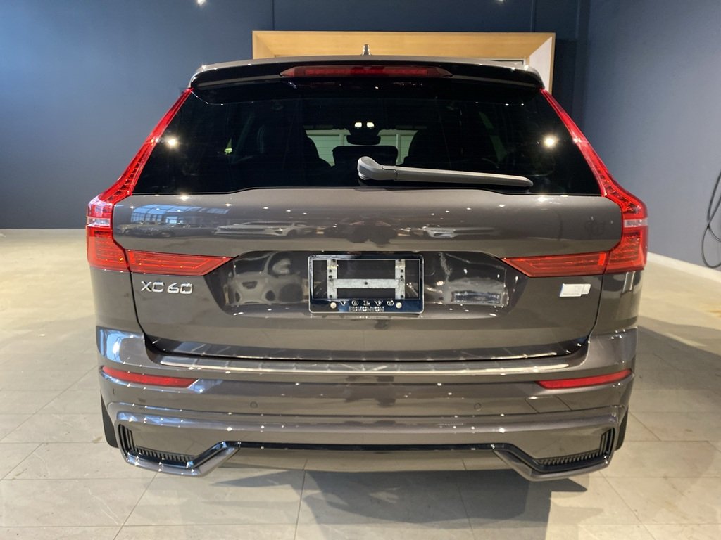2022 Volvo XC60 Recharge R-Design-3