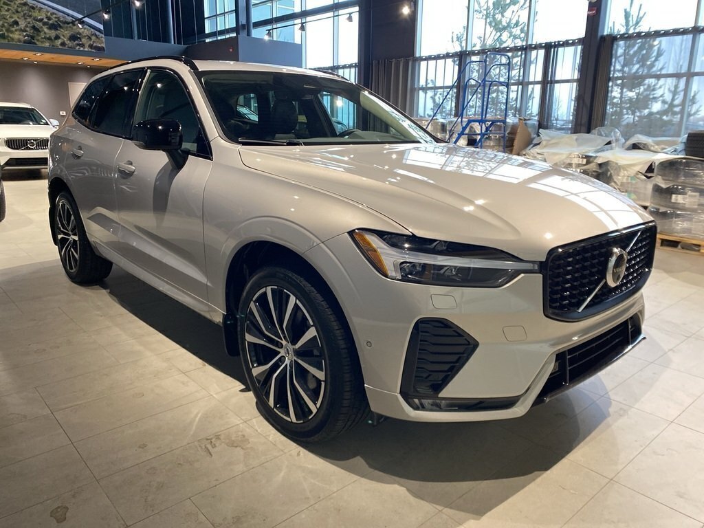 2023 Volvo XC60 B6 AWD Plus - Dark-6