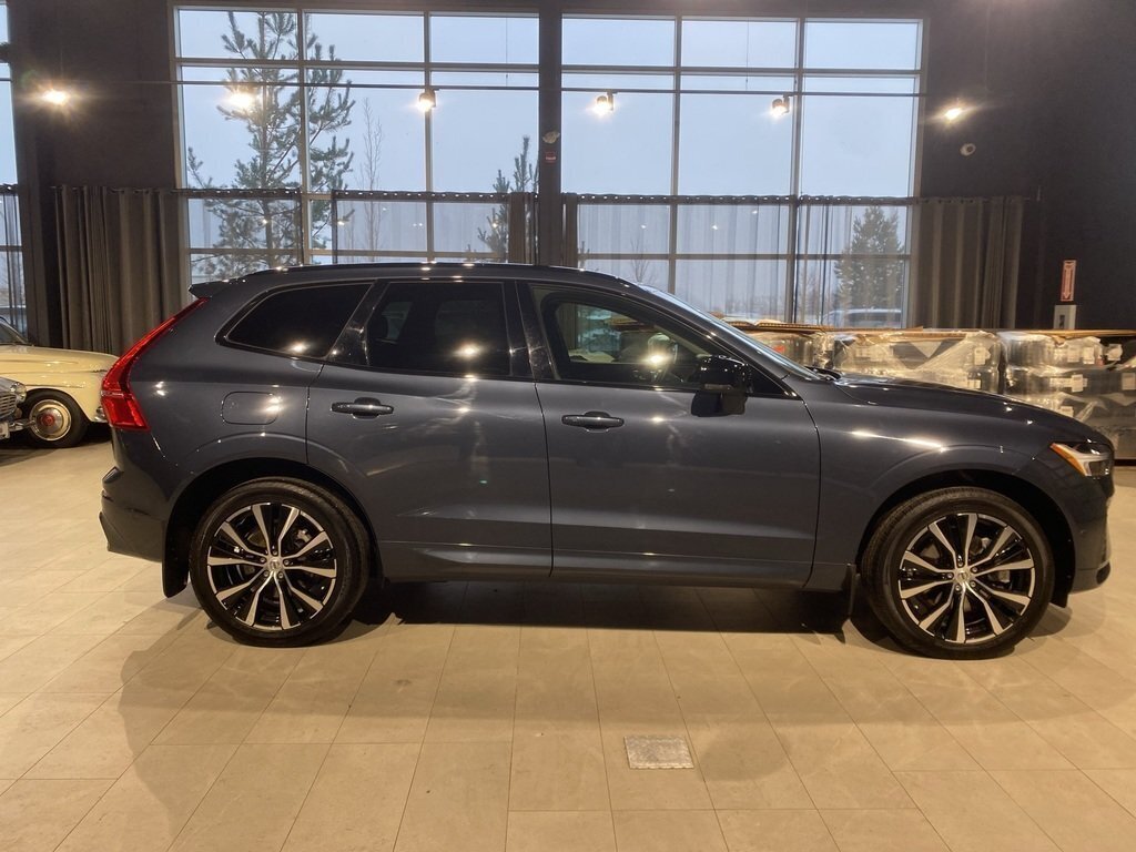 2023 Volvo XC60 B6 AWD Plus - Dark-5