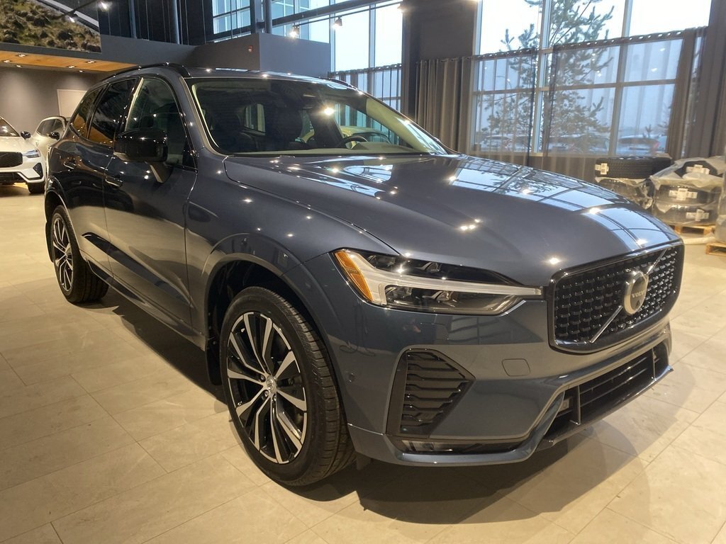 2023 Volvo XC60 B6 AWD Plus - Dark-6
