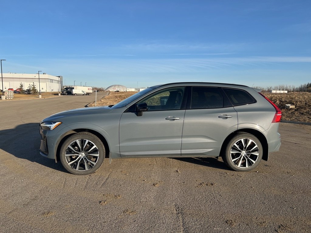 2024 Volvo XC60 B5 AWD Plus Dark Theme-1