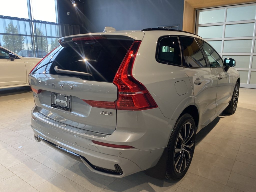 2024 Volvo XC60 B5 AWD Ultimate Dark Theme-5
