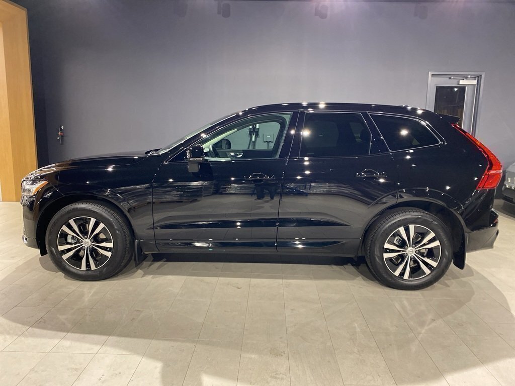 2025 Volvo XC60 B5 AWD Core Dark Theme-1