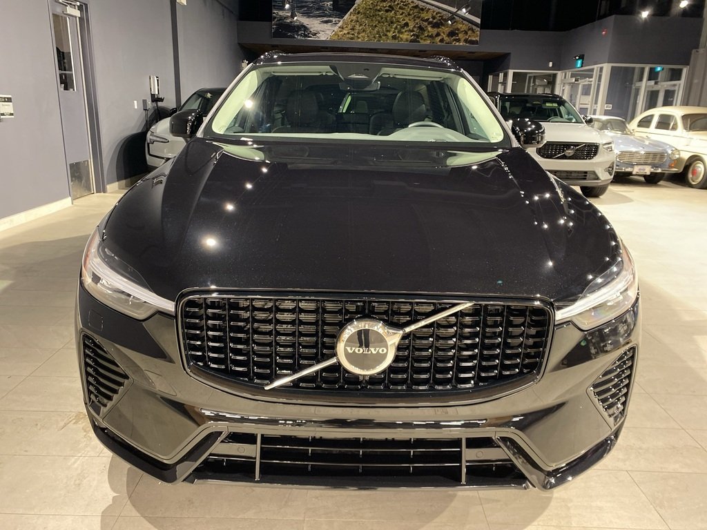 2025 Volvo XC60 B5 AWD Core Dark Theme-7