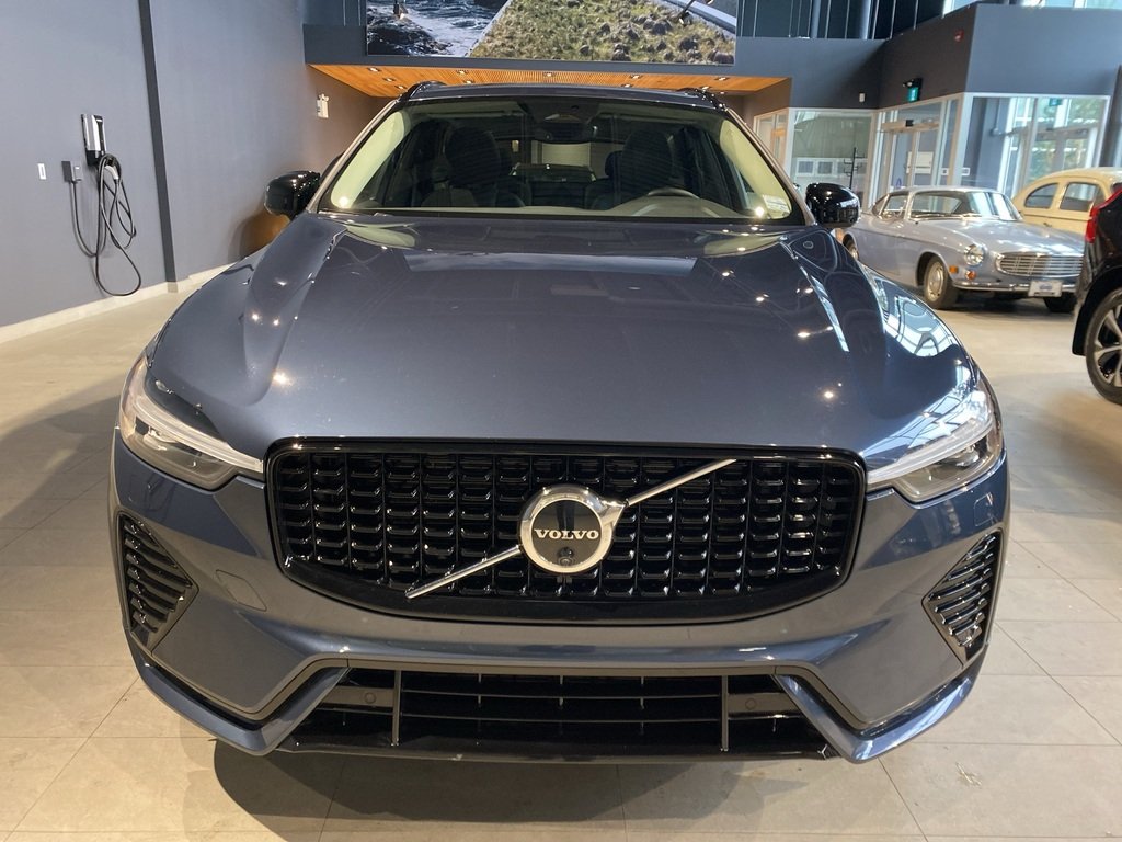 2025 Volvo XC60 B5 AWD Plus Dark Theme-7