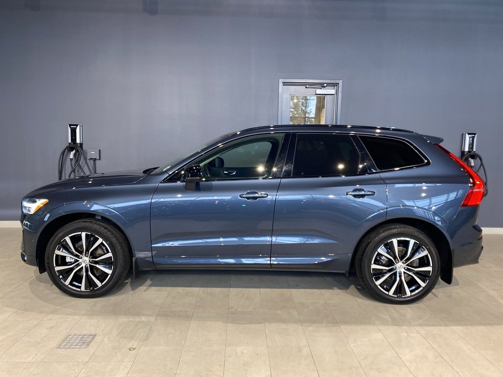 2025 Volvo XC60 B5 AWD Plus Dark Theme-1