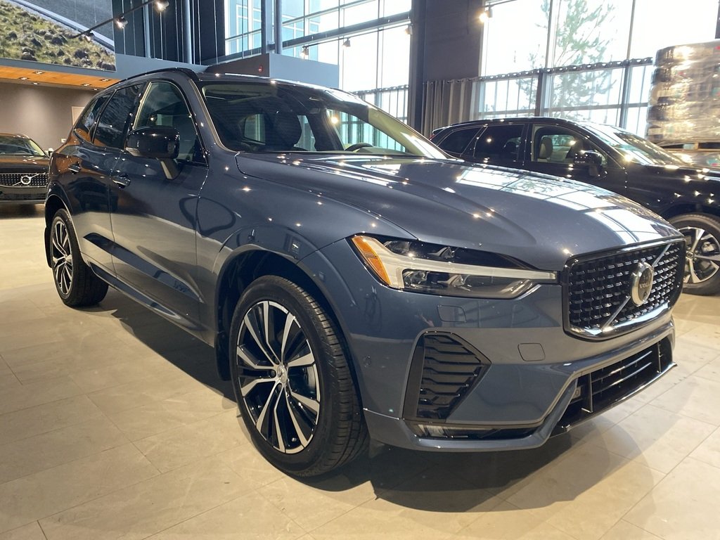 2025 Volvo XC60 B5 AWD Plus Dark Theme-6