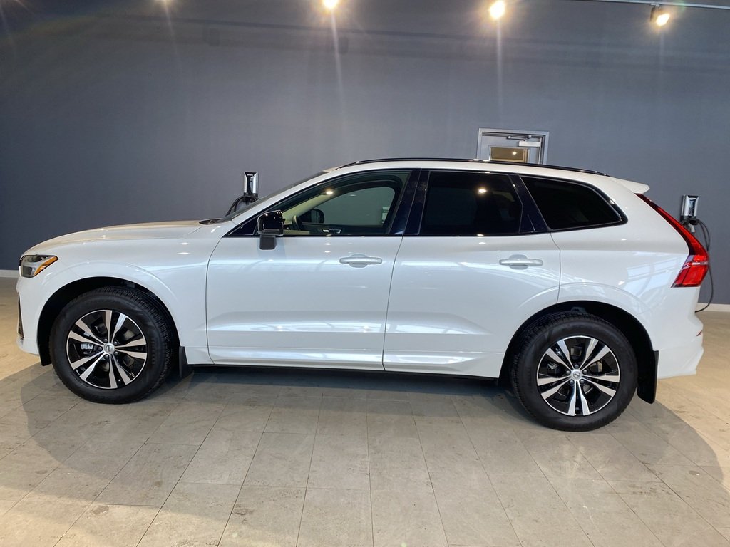 2025 Volvo XC60 B5 AWD Core Dark Theme-1