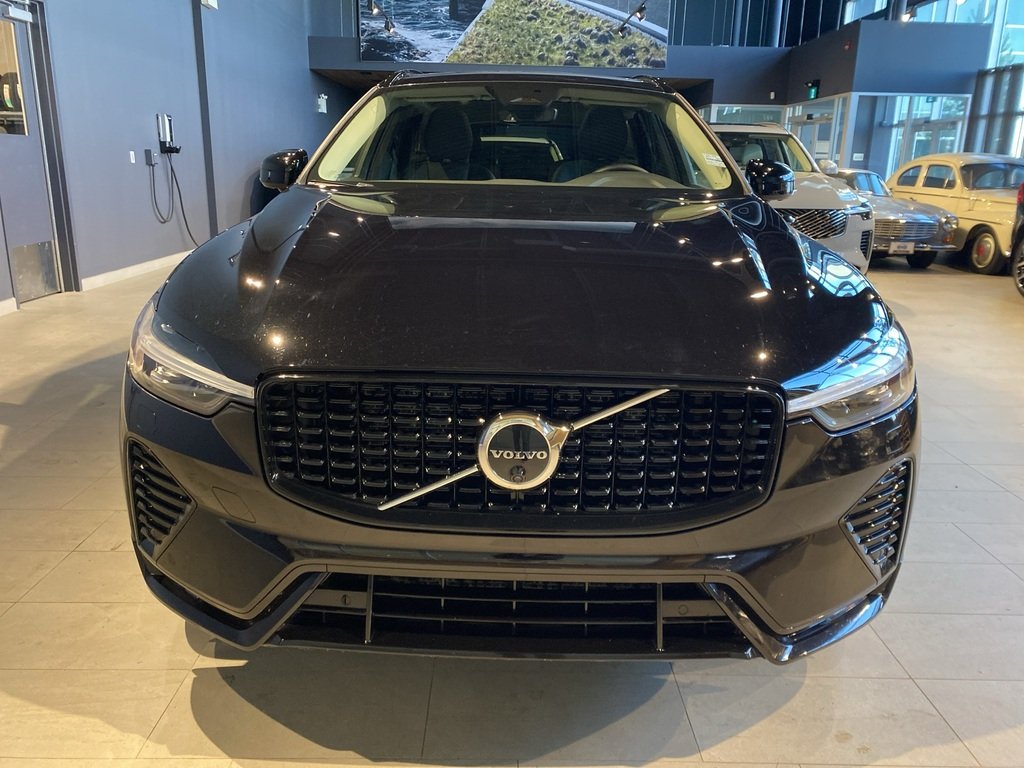 2025 Volvo XC60 B5 AWD Plus Dark Theme-7
