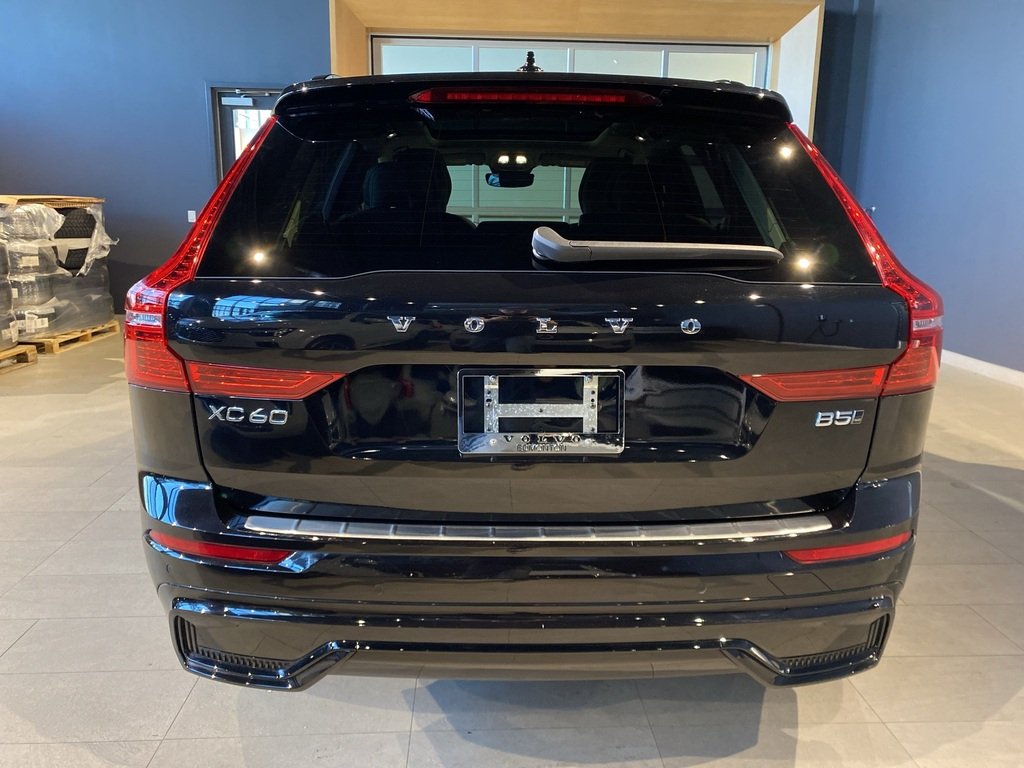 2025 Volvo XC60 B5 AWD Plus Dark Theme-3